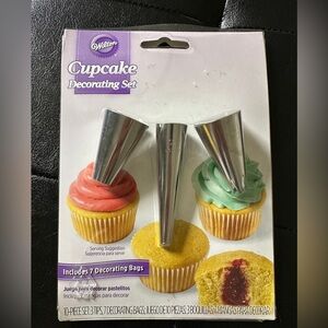 Wilton Silver 10 pc Cupcake Decorating Set #2104-7481